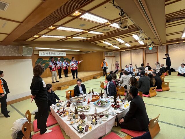 写真22 100人で菊の花?!