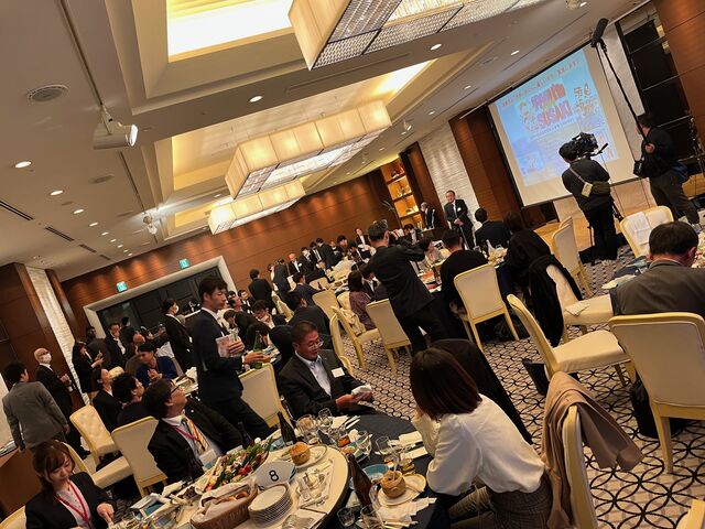 写真22 ワイワイの会場