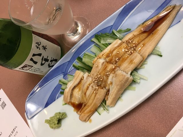 写真7 純米酒「八千代」と焼き穴子