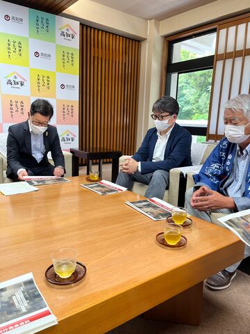 写真7 知事報告会スタート