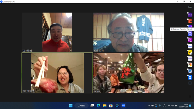 写真9 船中飲む御一行