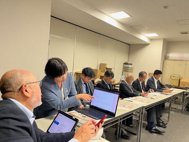 写真6 谷岡さんと吉本副理事長