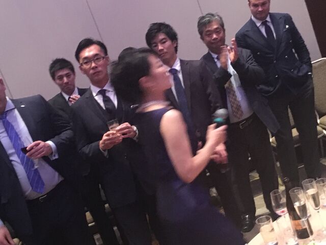 写真18 歌い手さん入場