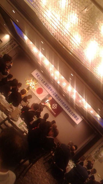 (10)矢野前副会長花束贈呈