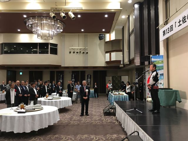 写真15 籠尾さん説明