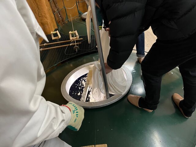 写真5 蒸し米投入