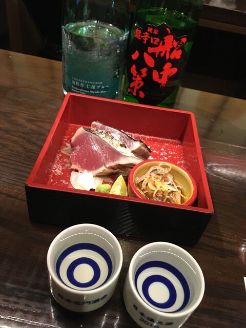 写真6 鰹料理と船中と仁淀ブルー