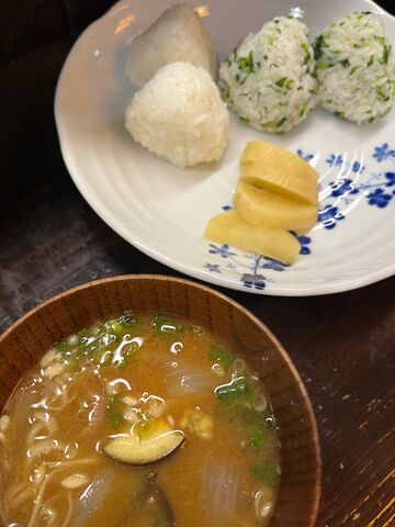 写真10 おむすびとお味噌汁