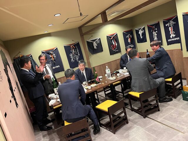 写真9 盛り上がる宴席