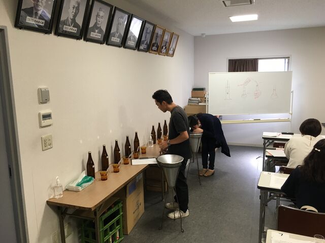 写真9 きき酒中