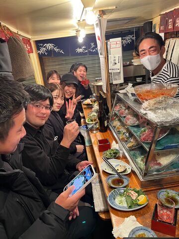 写真20 若いお客さんと盛り上がる!