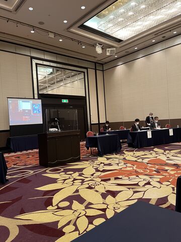 写真4 石川専務理事司会スタート