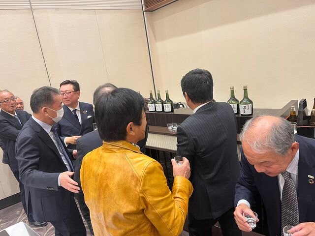 写真25 深尾に殺到