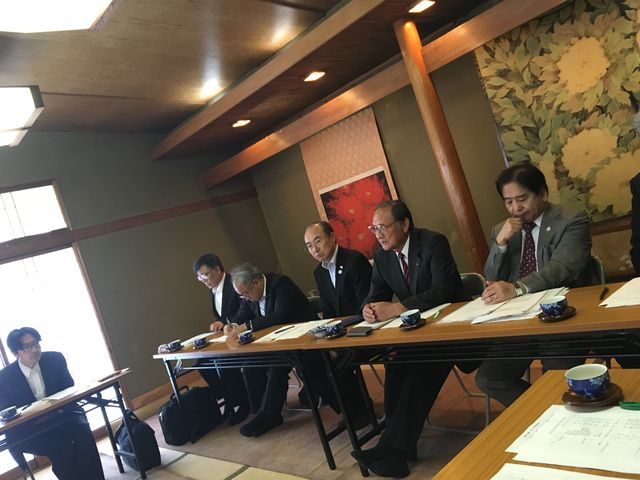 写真7 篠原会長情勢談話