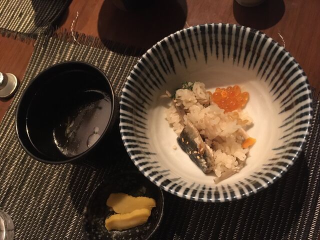 写真16 炊き込みご飯、味噌汁、漬物