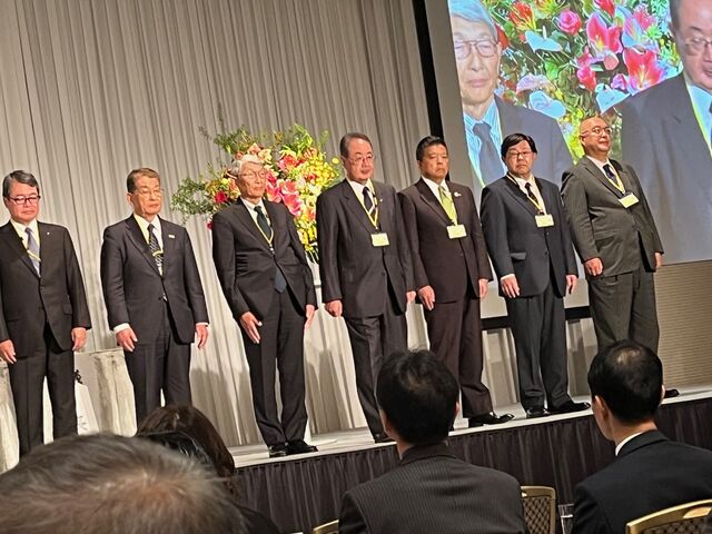 写真9 第17期役員に田村高知親公会代表幹事