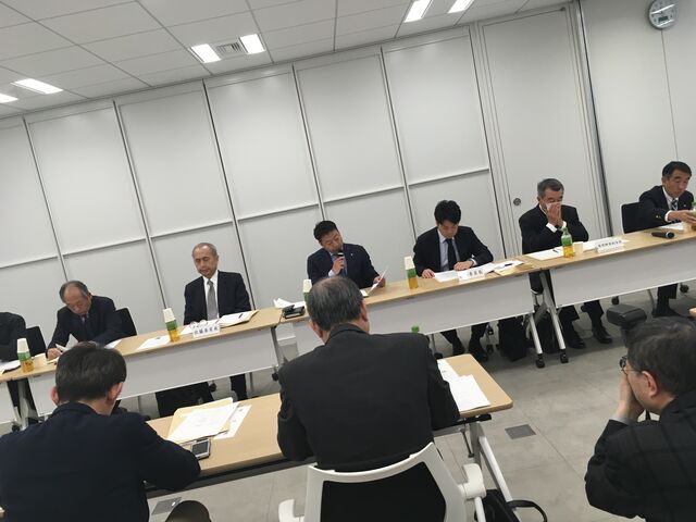 写真6 七田委員長報告