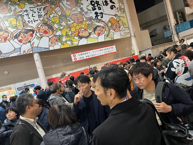 写真27 ワイワイお客さん