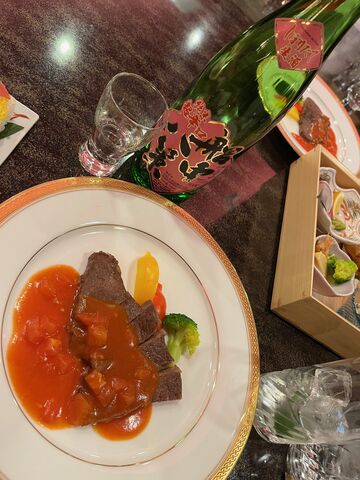 写真7 船中しぼりたてとステーキ