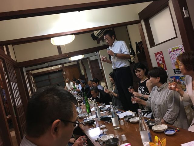 写真12 キック会会長挨拶、乾杯