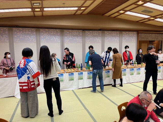 写真7 土佐酒コーナー盛り上がる