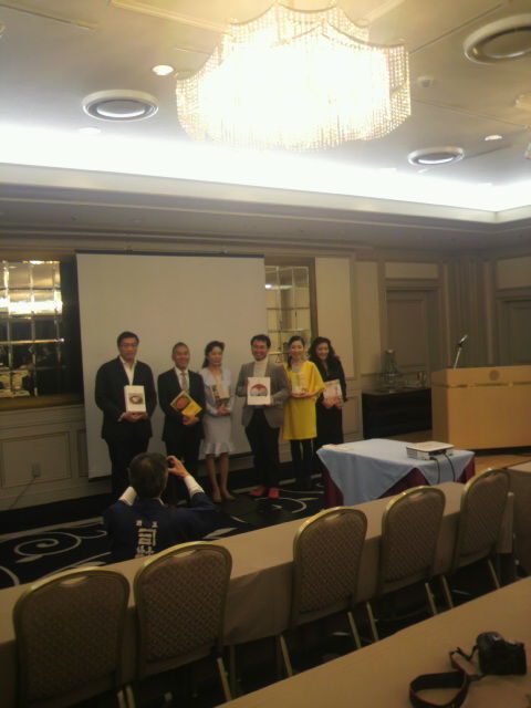 (10)受賞者6人記念撮影