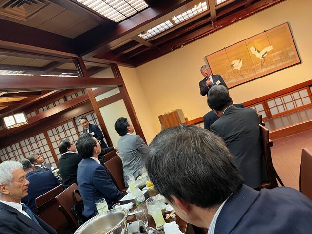 写真29 渡辺社長中締め