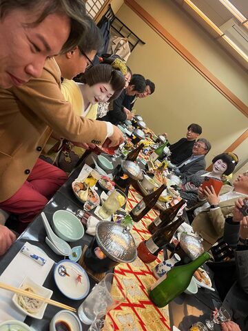 写真13 土佐芸妓さんも加わる