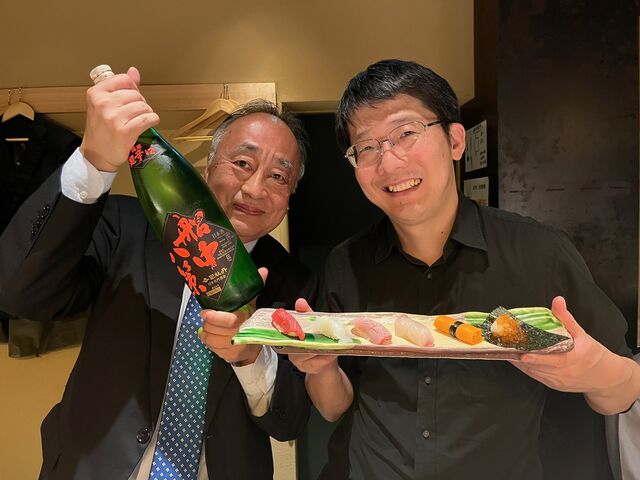 写真23 浅野社長と記念撮影