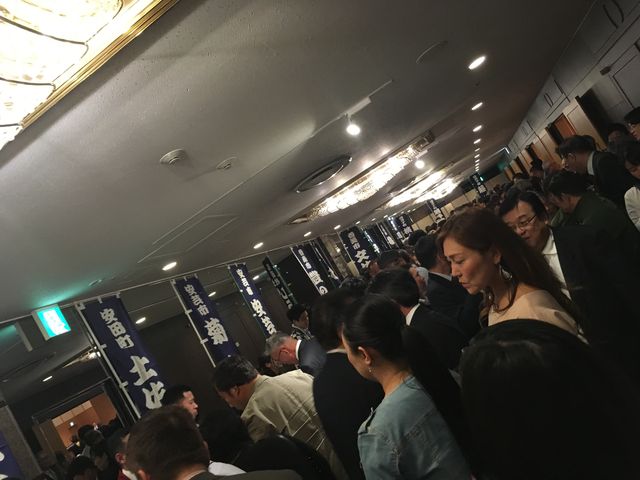 写真24 蔵元ブースに人人人2