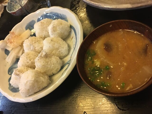 写真17 おにぎりと味噌汁