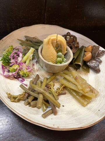 写真3 山菜尽くし