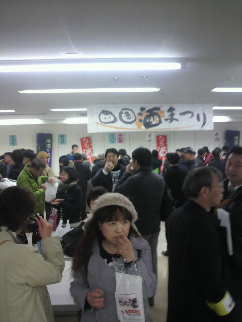 (5)「四国酒まつり」会場に人の波
