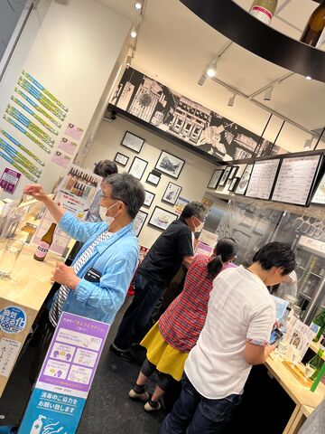 写真17 店内風景