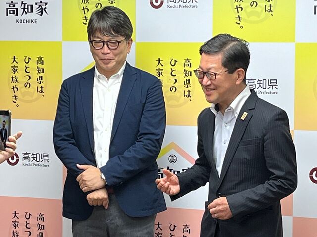 写真11 知事と植野ツーショット2