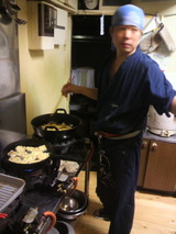 和田さん料理中