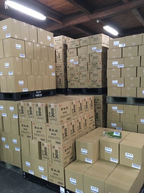 写真2 出荷を待つ「AMAOTO」ダンボール