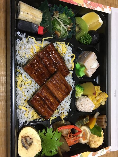 写真2 鰻上弁当 中身