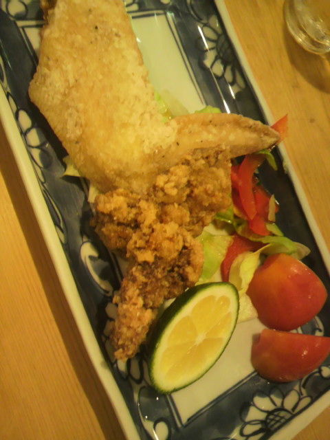 (17)赤鶏手羽先と鯨の唐揚げ