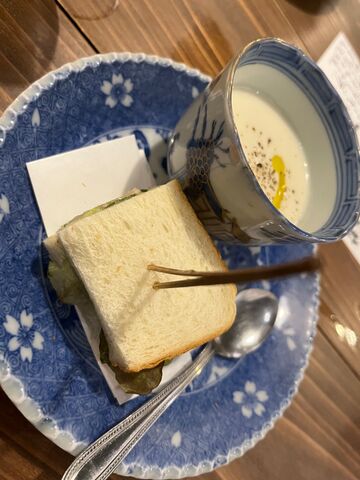 写真4 清水サバサンドとスープ