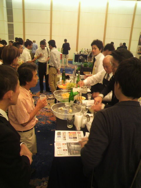 26SAKEカクテルコーナーにお客様