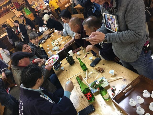 写真12 本番前に宴会