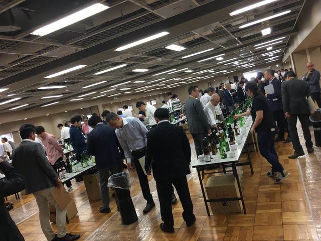 写真7 きき酒会風景3