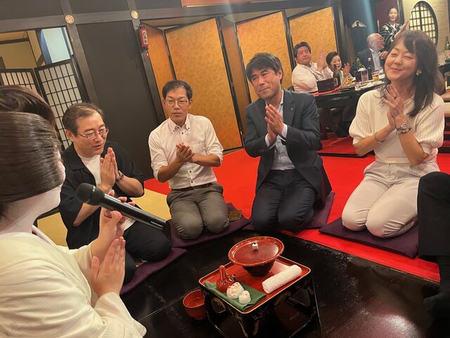 写真25 べろべろの〜かみさまは