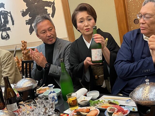 写真14 花と恋して登場