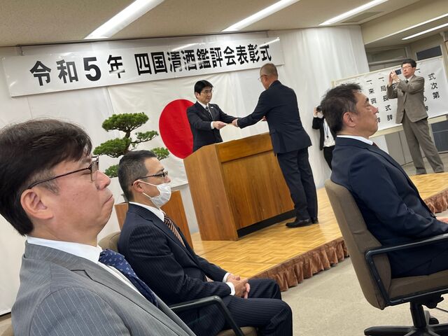 �̿�9  �����λ�˶�������޾���Ϳ