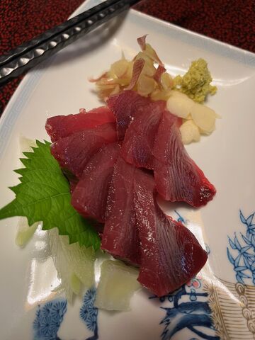 写真4 グビ鰹の刺身