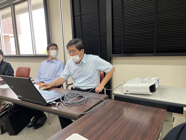 写真4 窪添課長さん発表