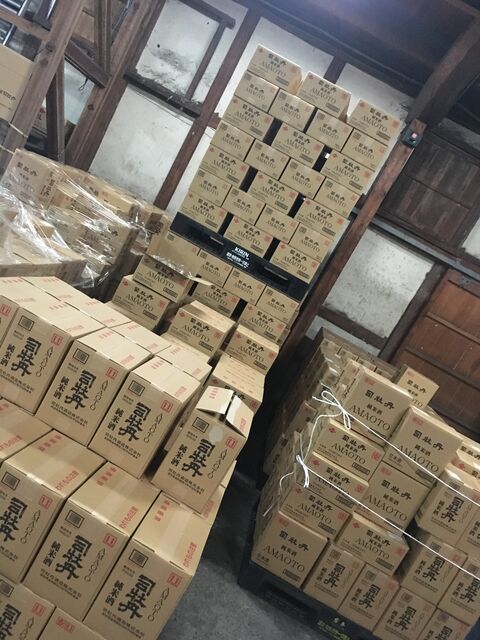 写真3 出荷待ちのAMAOTO