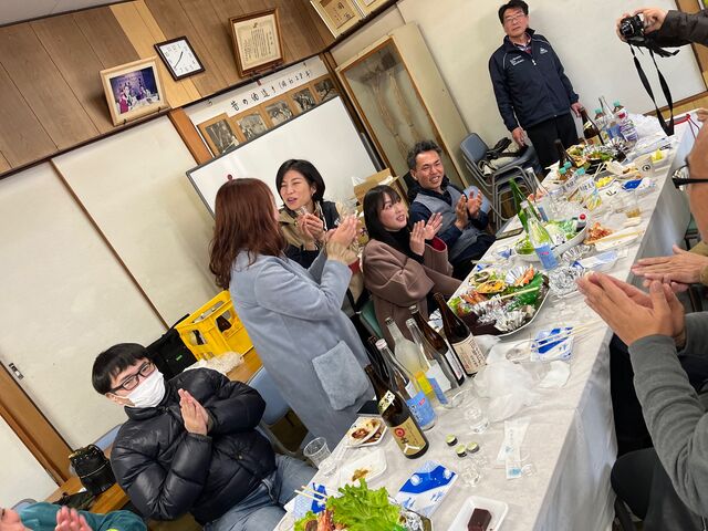 写真29 集合拳で盛り上がる